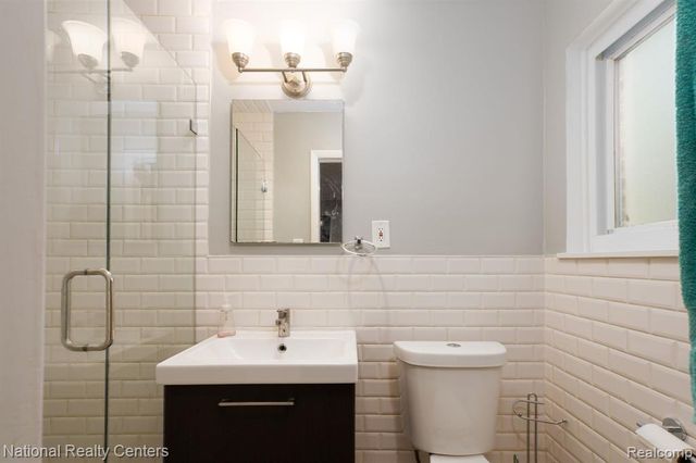 32484 Chesterbrook Street, Farmington Hills, MI 48334