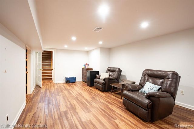 32484 Chesterbrook Street, Farmington Hills, MI 48334