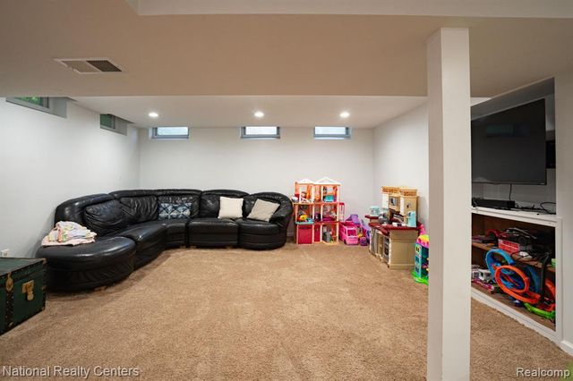32484 Chesterbrook Street, Farmington Hills, MI 48334
