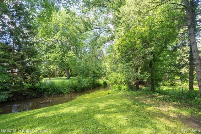 32484 Chesterbrook Street, Farmington Hills, MI 48334