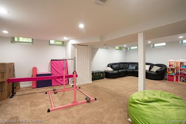 32484 Chesterbrook Street, Farmington Hills, MI 48334