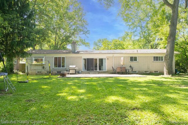 32484 Chesterbrook Street, Farmington Hills, MI 48334