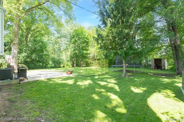 32484 Chesterbrook Street, Farmington Hills, MI 48334