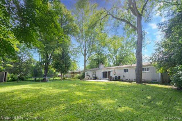32484 Chesterbrook Street, Farmington Hills, MI 48334