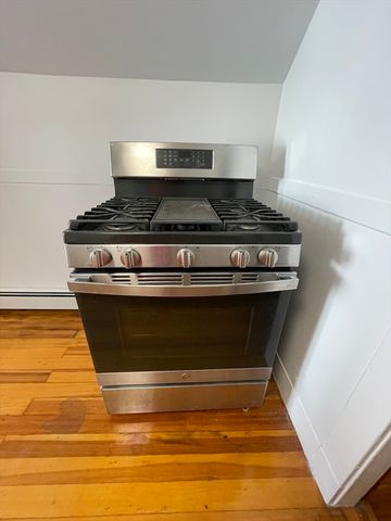 27 Lloyd Rd 3, Watertown, MA 02472