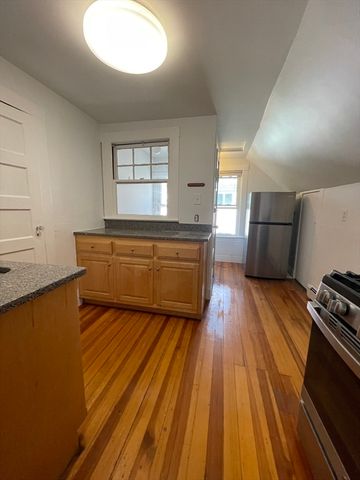 27 Lloyd Rd 3, Watertown, MA 02472