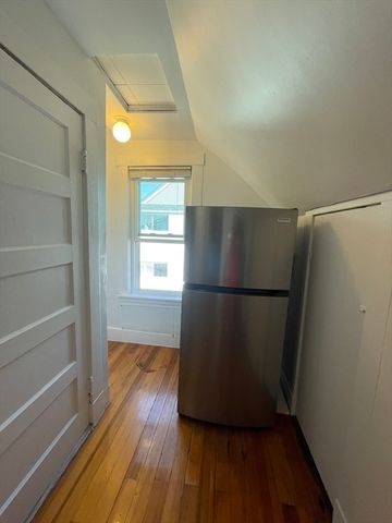 27 Lloyd Rd 3, Watertown, MA 02472