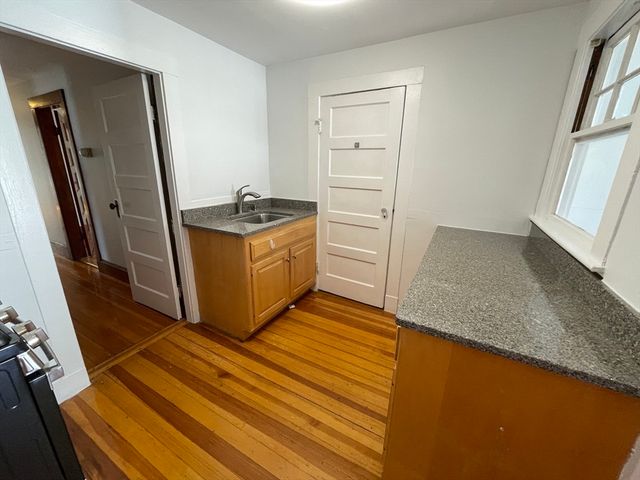 27 Lloyd Rd 3, Watertown, MA 02472
