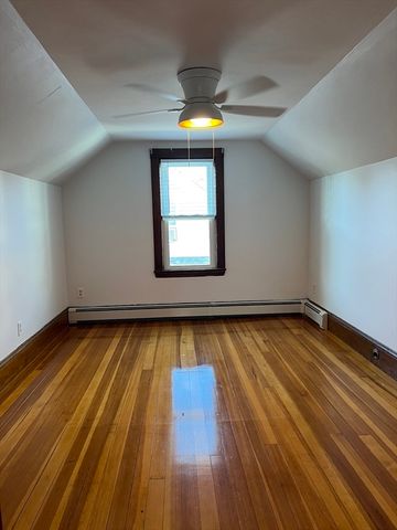 27 Lloyd Rd 3, Watertown, MA 02472