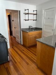 27 Lloyd Rd 3, Watertown, MA 02472
