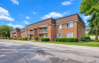 1106 Westover Lane 2B, Schaumburg, IL 60193