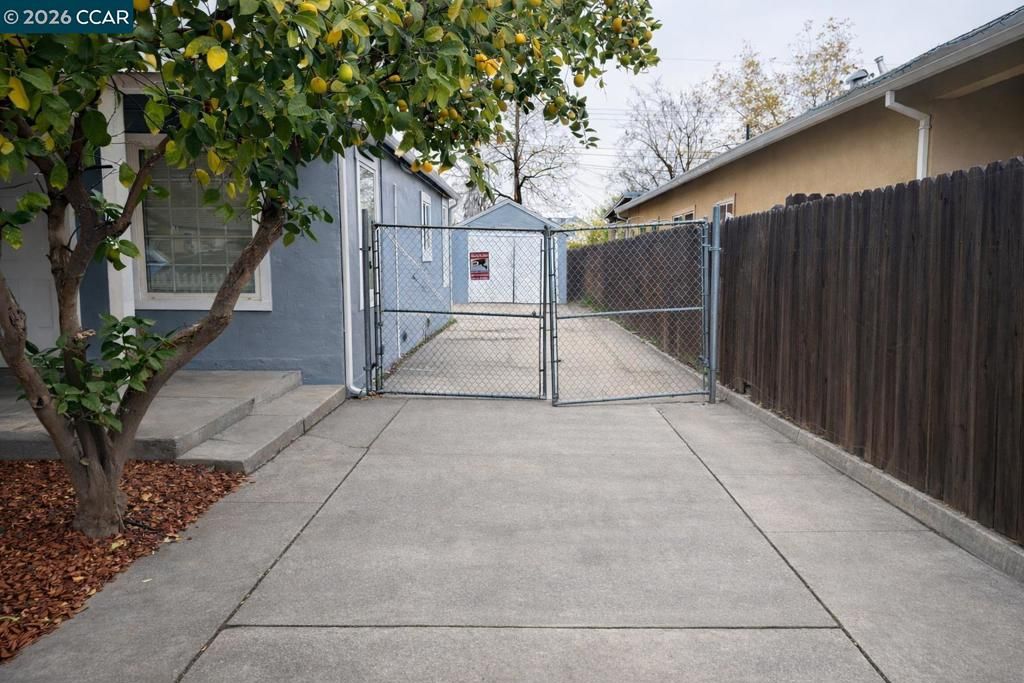 Image 13 of property listing at 3743 23rd Ave, Sacramento, CA 95820