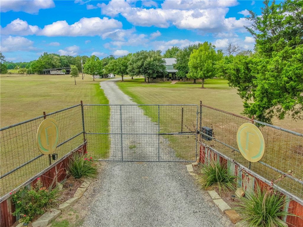 2848 FM 166 Farm to Market Road, Caldwell, TX 77836 — exterior