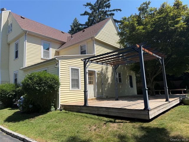 13 Walnut Street, Glen Head, NY 11545