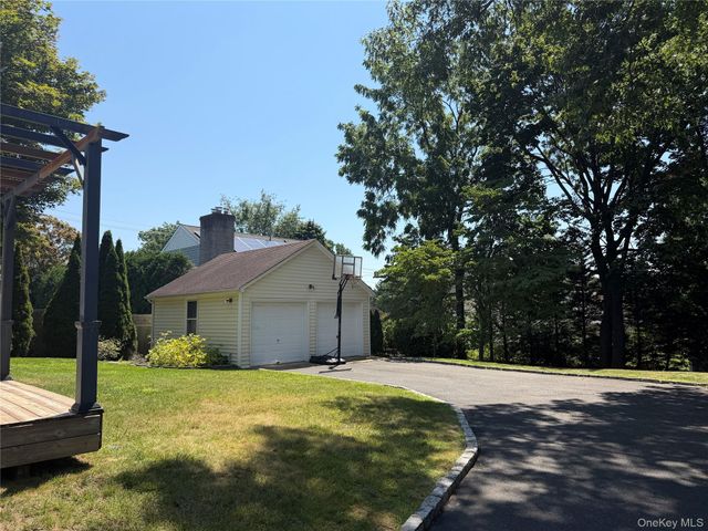 13 Walnut Street, Glen Head, NY 11545