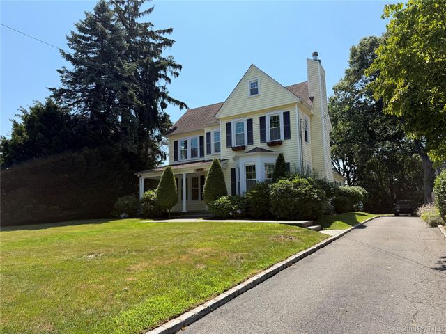 13 Walnut Street, Glen Head, NY 11545