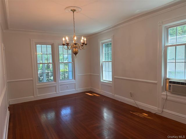 13 Walnut Street, Glen Head, NY 11545