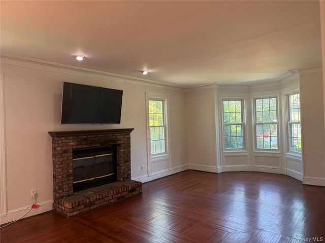 13 Walnut Street, Glen Head, NY 11545