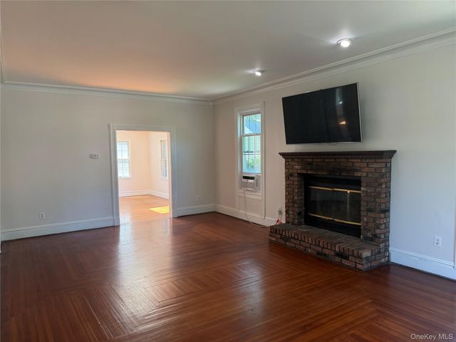 13 Walnut Street, Glen Head, NY 11545