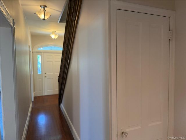 13 Walnut Street, Glen Head, NY 11545