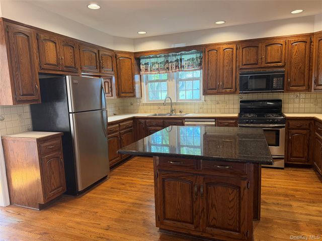13 Walnut Street, Glen Head, NY 11545