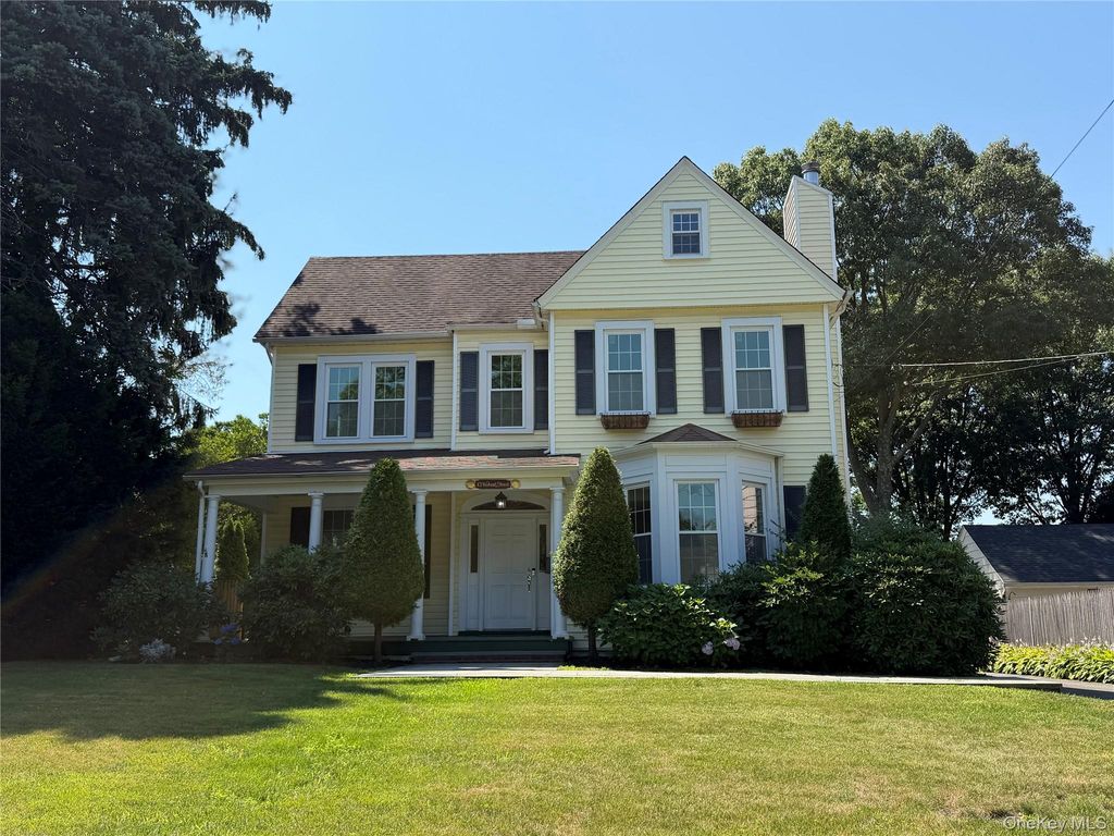 13 Walnut Street, Glen Head, NY 11545