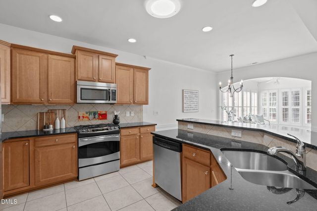 828 Gillinder Place, Cary, NC 27519