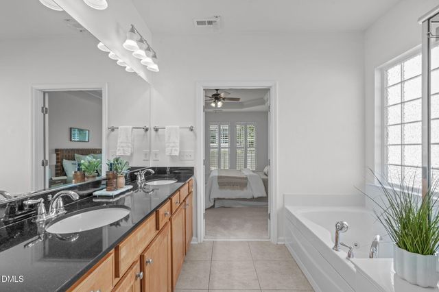 828 Gillinder Place, Cary, NC 27519