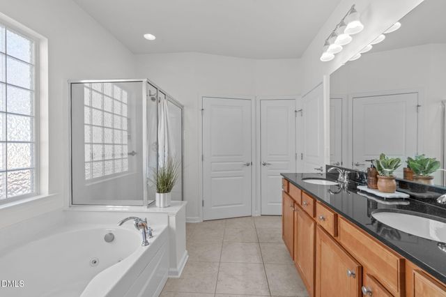 828 Gillinder Place, Cary, NC 27519