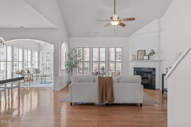 828 Gillinder Place, Cary, NC 27519