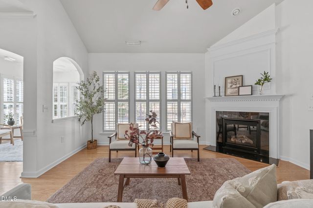 828 Gillinder Place, Cary, NC 27519