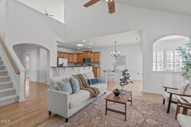 828 Gillinder Place, Cary, NC 27519