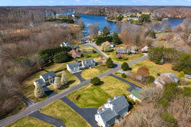 160 Indian Pointe DR, Hardy, VA 24101