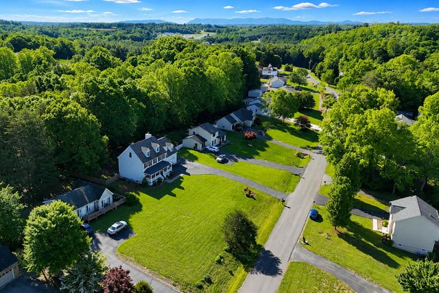 160 Indian Pointe DR, Hardy, VA 24101