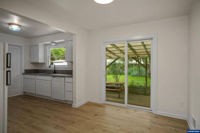 1710 23rd St NE, Salem, OR 97301