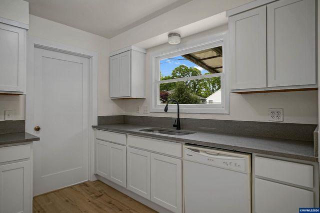 1710 23rd St NE, Salem, OR 97301