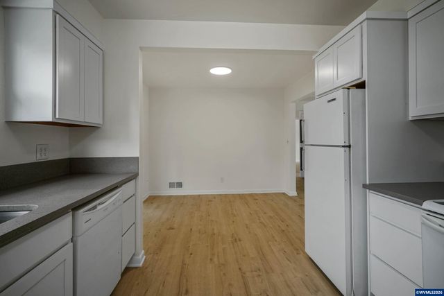1710 23rd St NE, Salem, OR 97301
