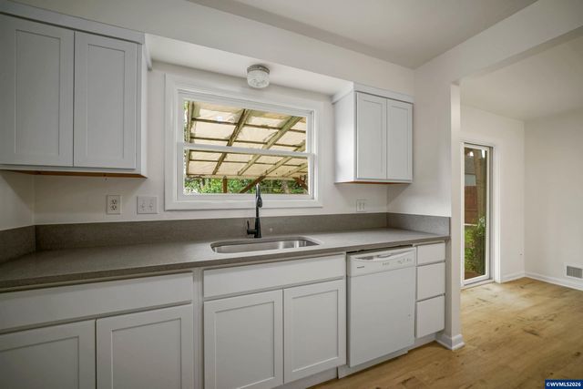 1710 23rd St NE, Salem, OR 97301