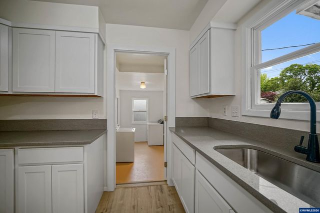 1710 23rd St NE, Salem, OR 97301