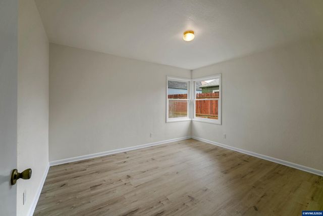 1710 23rd St NE, Salem, OR 97301