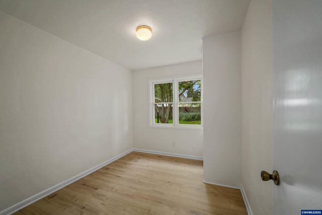 1710 23rd St NE, Salem, OR 97301