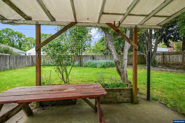 1710 23rd St NE, Salem, OR 97301