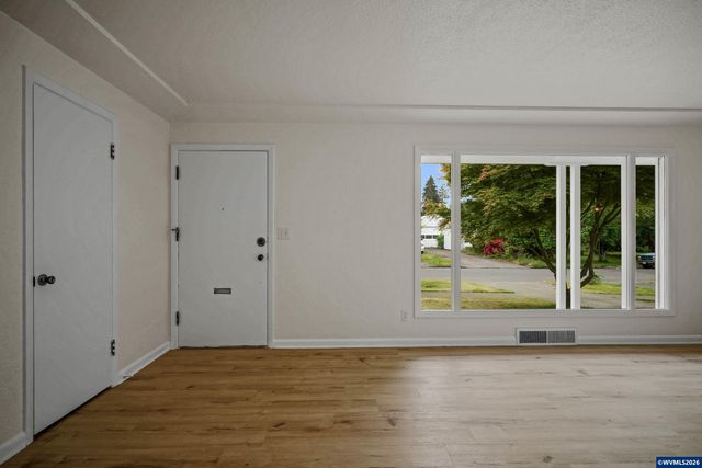 1710 23rd St NE, Salem, OR 97301