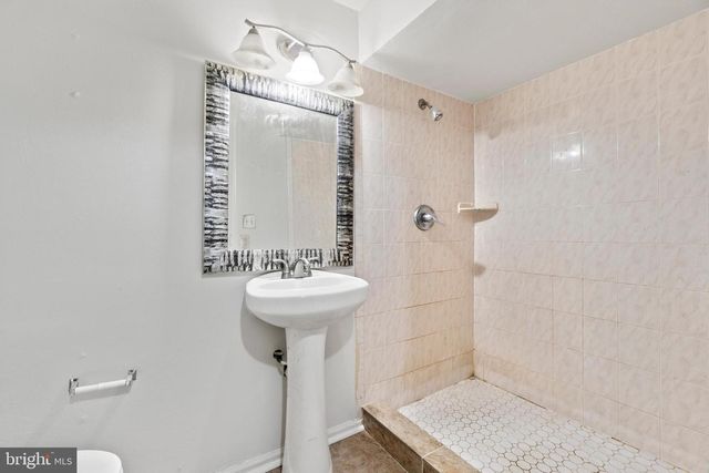 3618 WHARF LN, Triangle, VA 22172