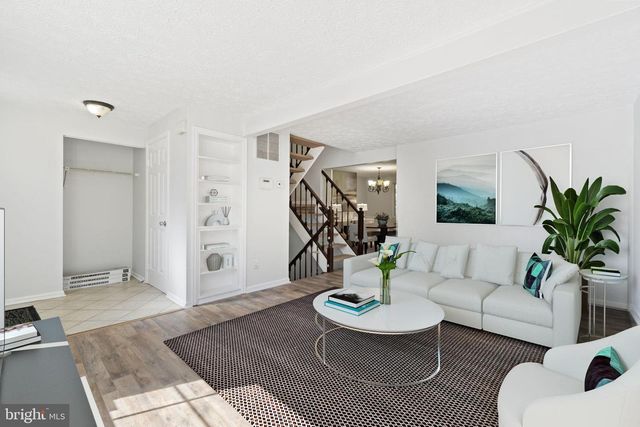 3618 WHARF LN, Triangle, VA 22172