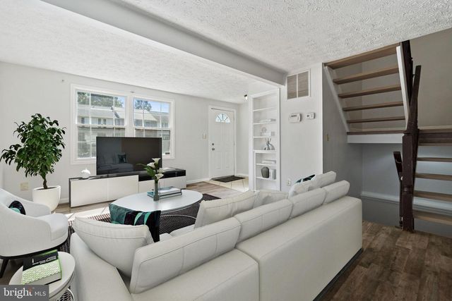 3618 WHARF LN, Triangle, VA 22172