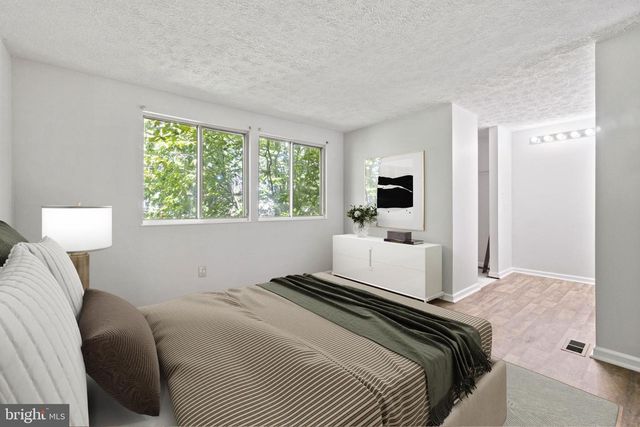 3618 WHARF LN, Triangle, VA 22172