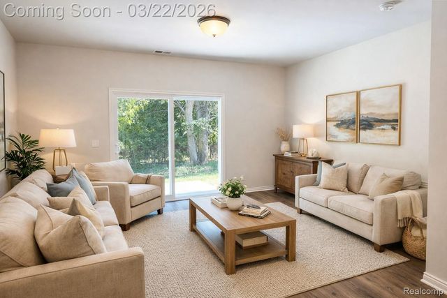 295 Whispering Pines Drive 13, Fenton, MI 48430