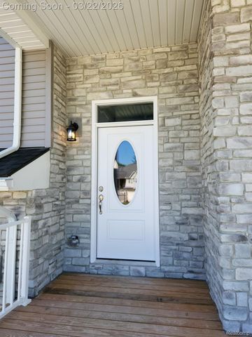 295 Whispering Pines Drive 13, Fenton, MI 48430