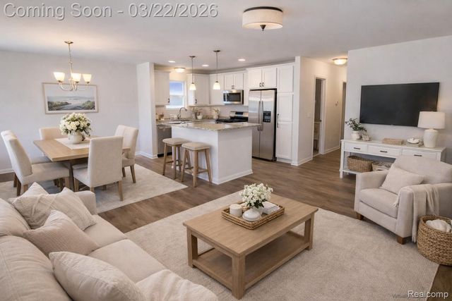 295 Whispering Pines Drive 13, Fenton, MI 48430